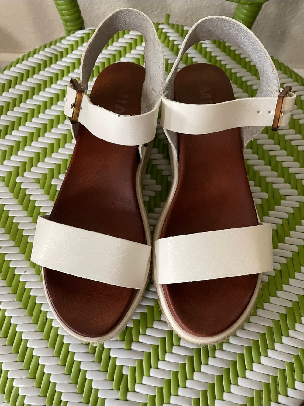 MIA KIERA PLATFORM Leather Two-Band Ankle-Strap Sandals Size 7 fit a size